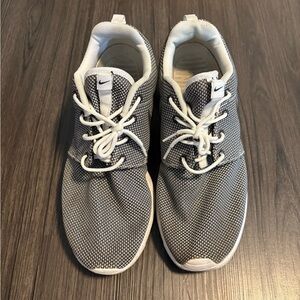 Men’s Nike Sneakers 9.5